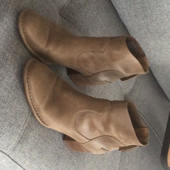 UGG boots size US 7.5 - Picture 1 of 6